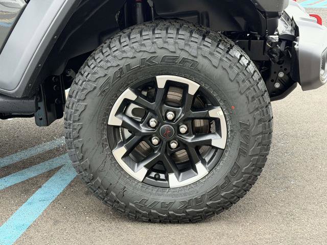 New 2026 Jeep Gladiator Rubicon w/ Technology Group AWD/4WD image 6