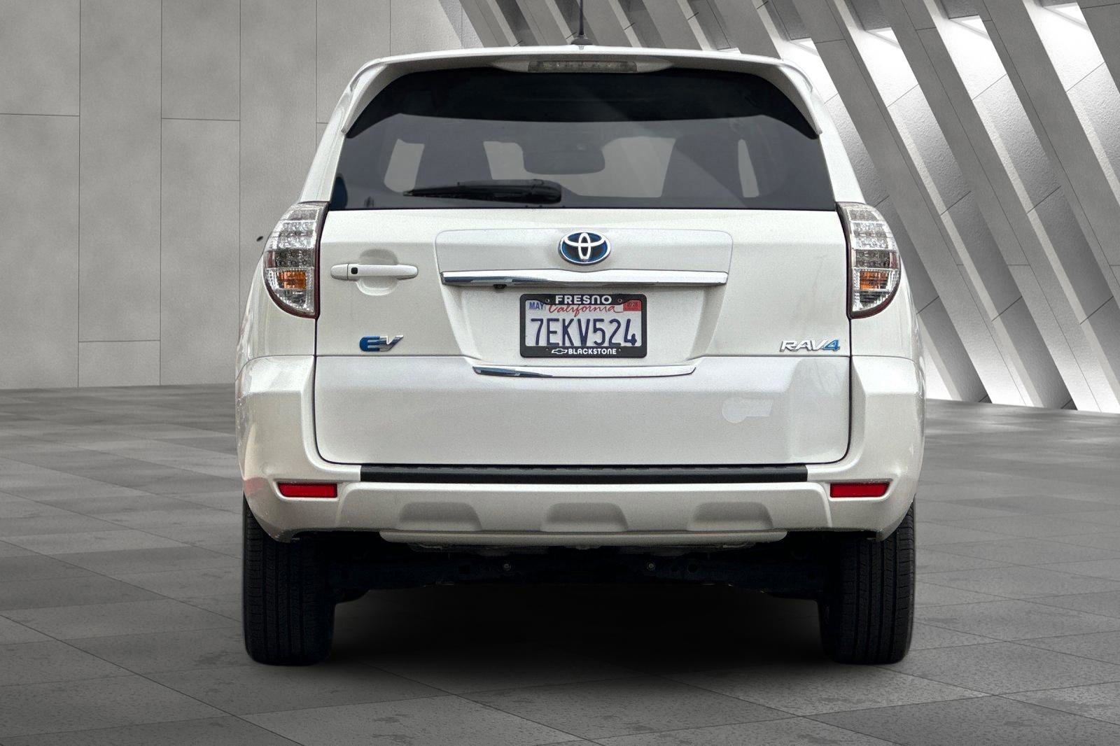 Used 2014 Toyota RAV4 EV image 5