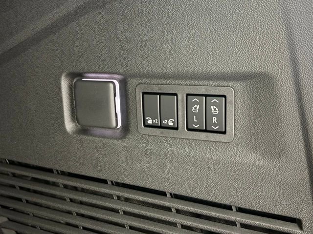 New 2026 GMC Yukon XL Elevation image 14