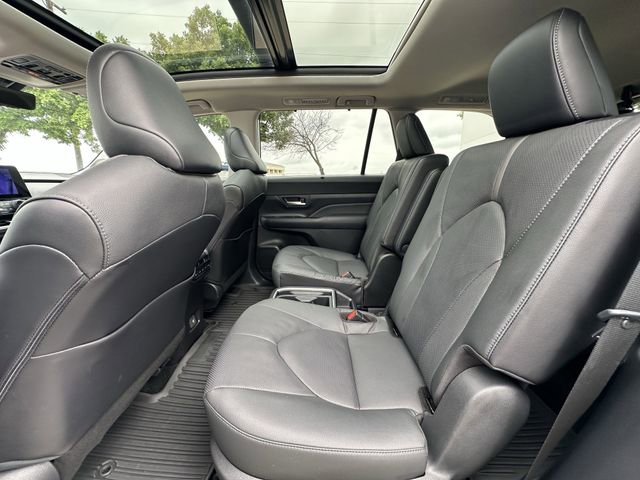 Used 2024 Toyota Grand Highlander Platinum image 28