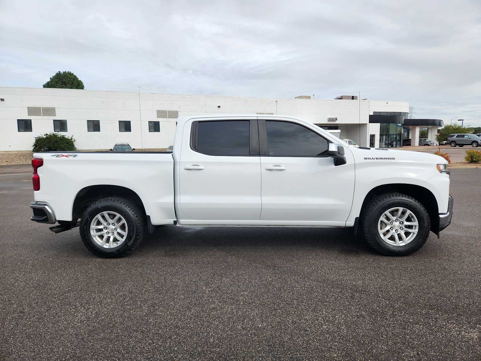 Used 2021 Chevrolet Silverado 1500 LT AWD/4WD image 2
