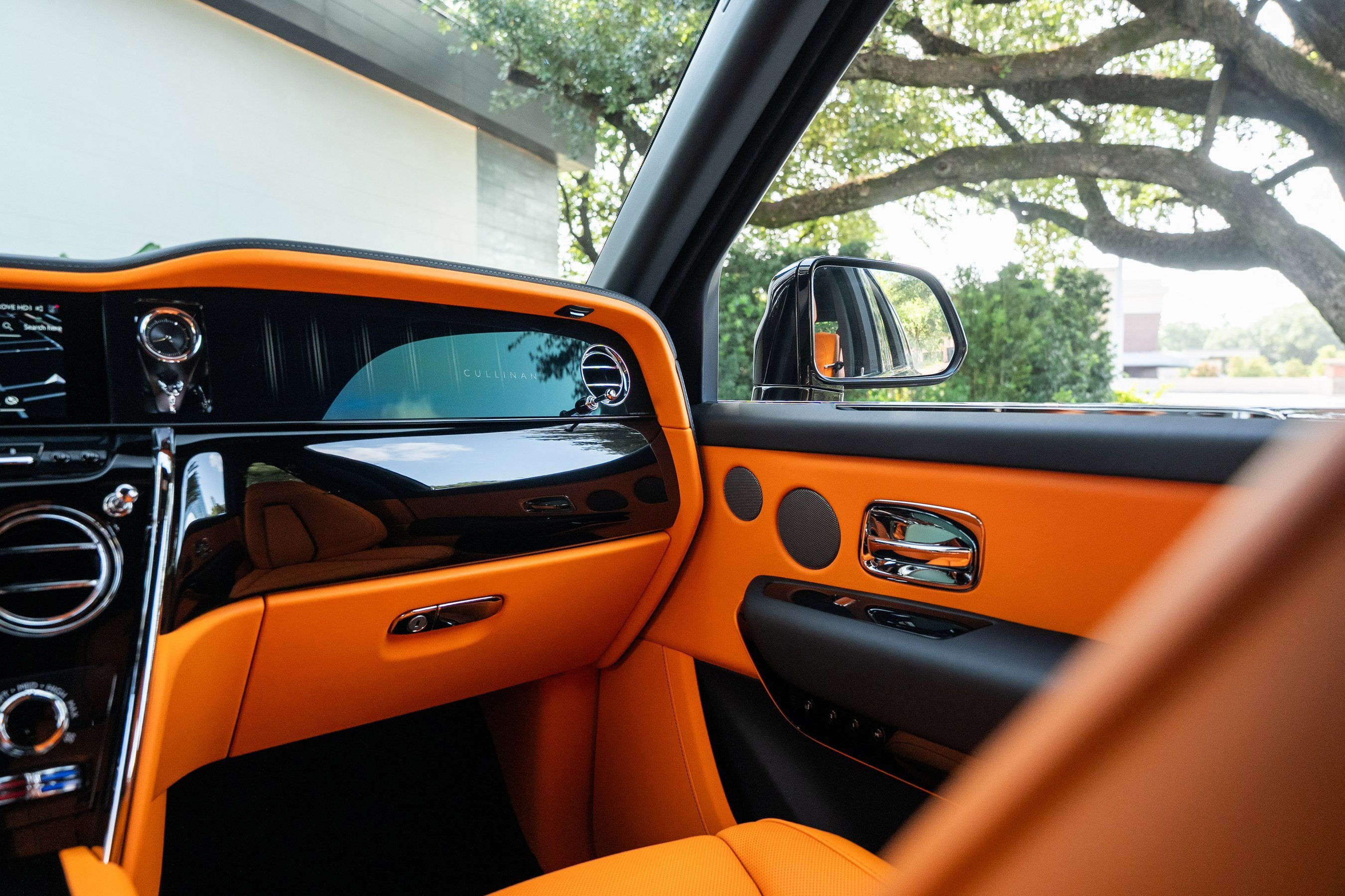 Used 2025 Rolls-Royce Cullinan image 29