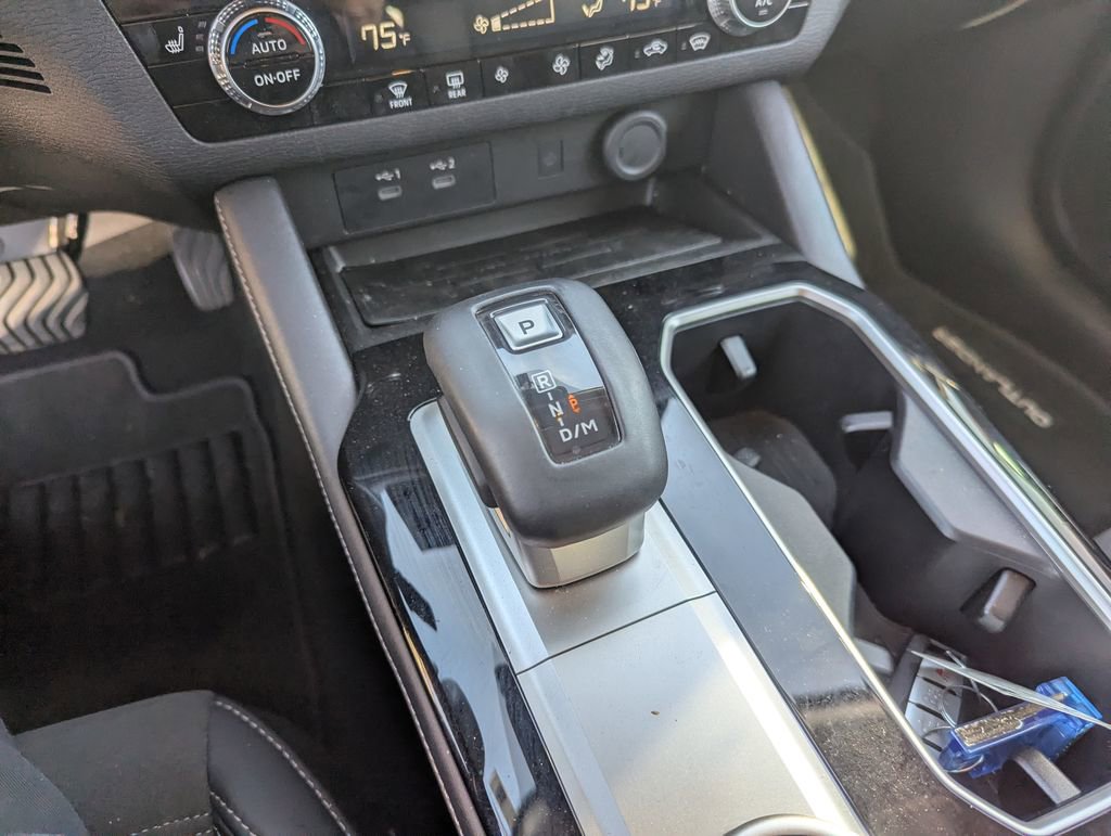 Used 2025 Mitsubishi Outlander SE image 16