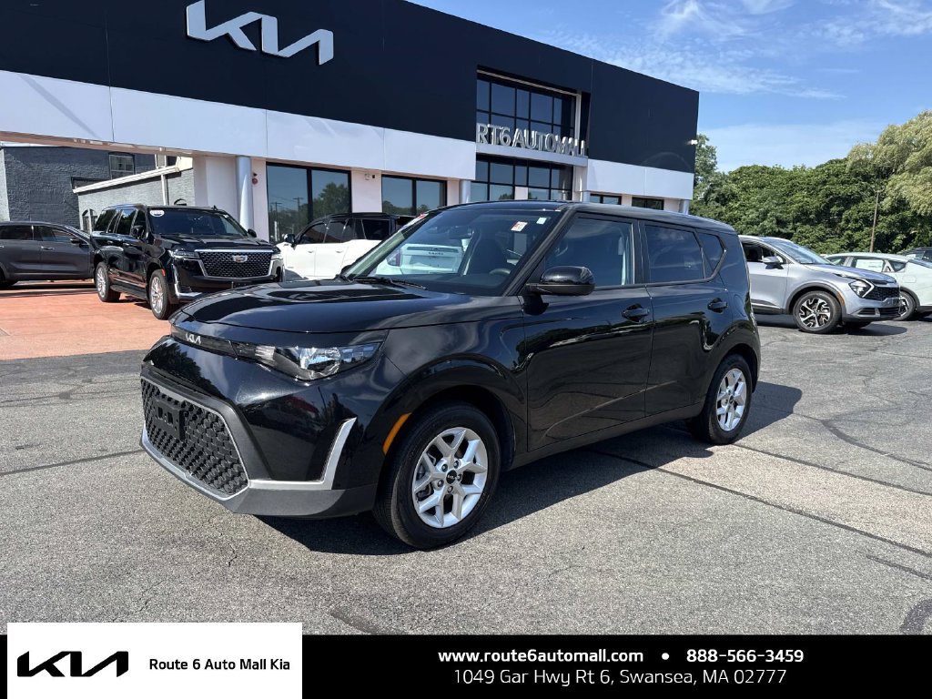 Used 2024 Kia Soul LX w/ Option Group 015 FWD image 1