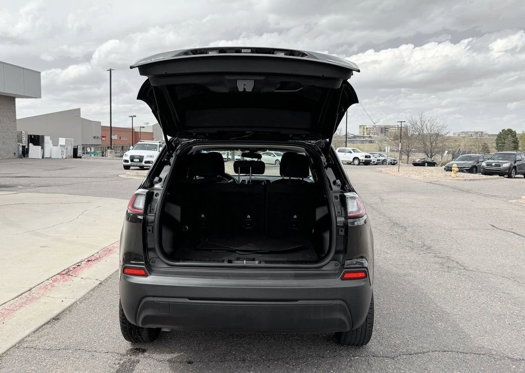 Used 2020 Jeep Cherokee Latitude AWD/4WD image 8