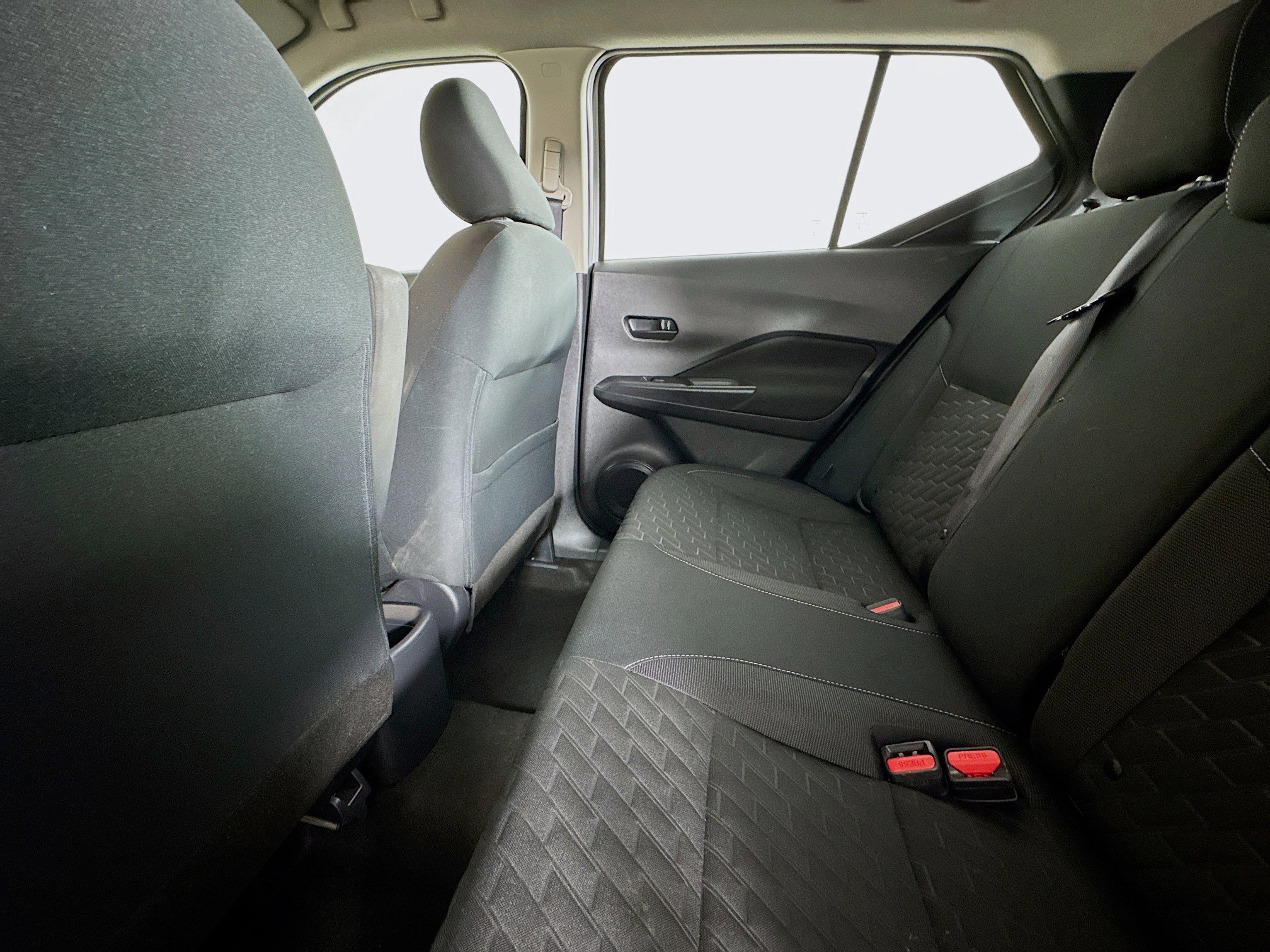 Used 2022 Nissan Kicks S image 24