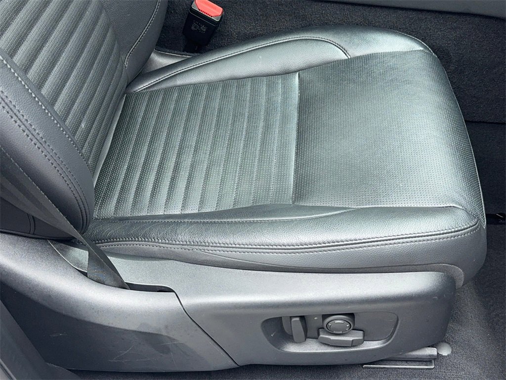Used 2023 Land Rover Discovery Sport SE image 48