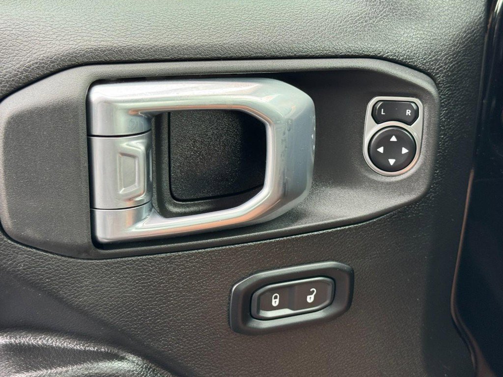 Used 2025 Jeep Gladiator Sport AWD/4WD image 25