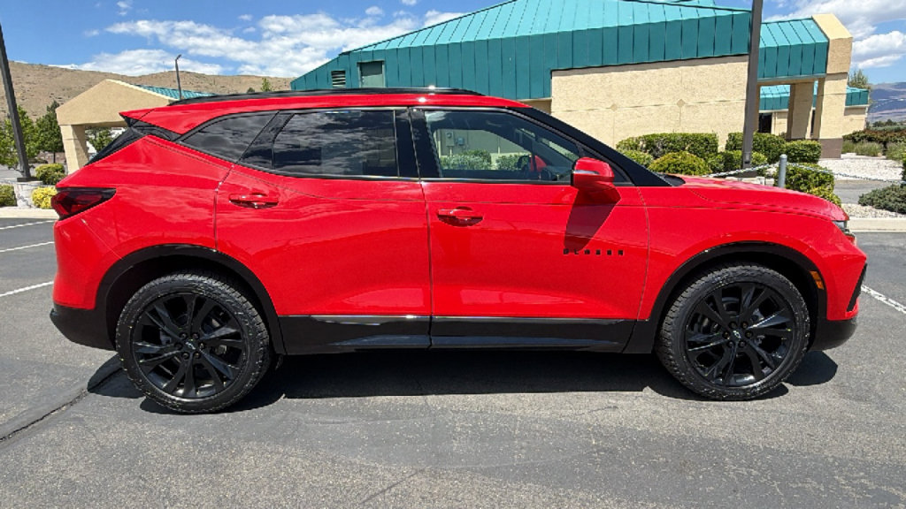 Used 2022 Chevrolet Blazer RS w/ Enhanced Convenience Package AWD/4WD image 2