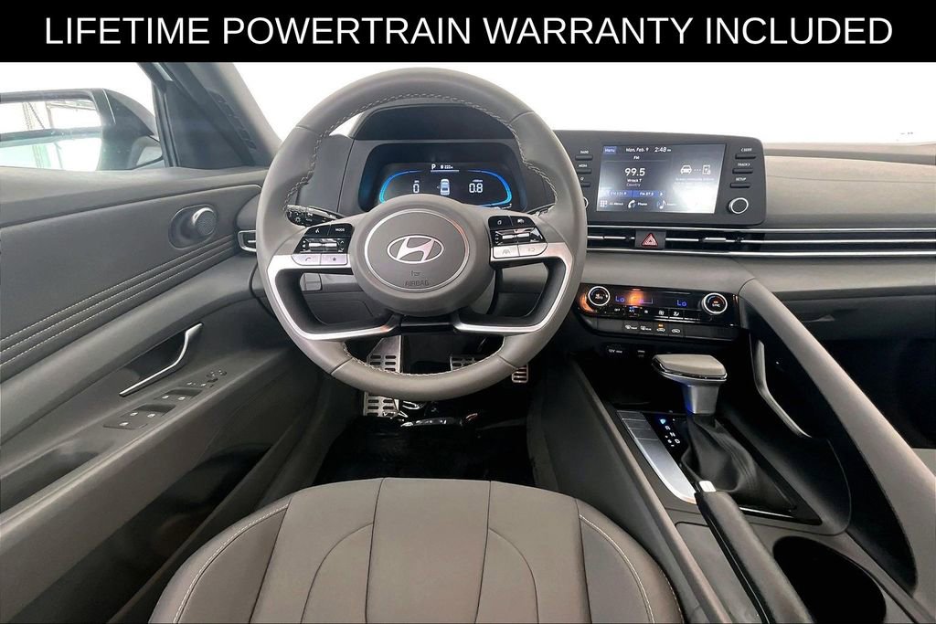 Used 2025 Hyundai Elantra Sport image 5