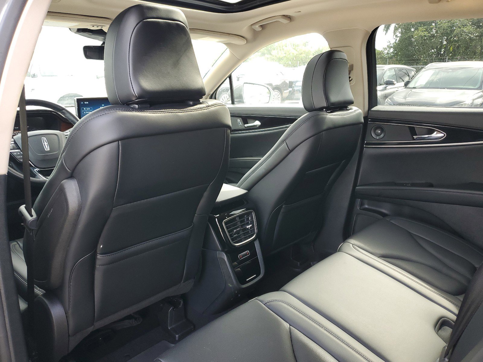 Used 2023 Lincoln Nautilus Reserve w/ Monochromatic Package image 11