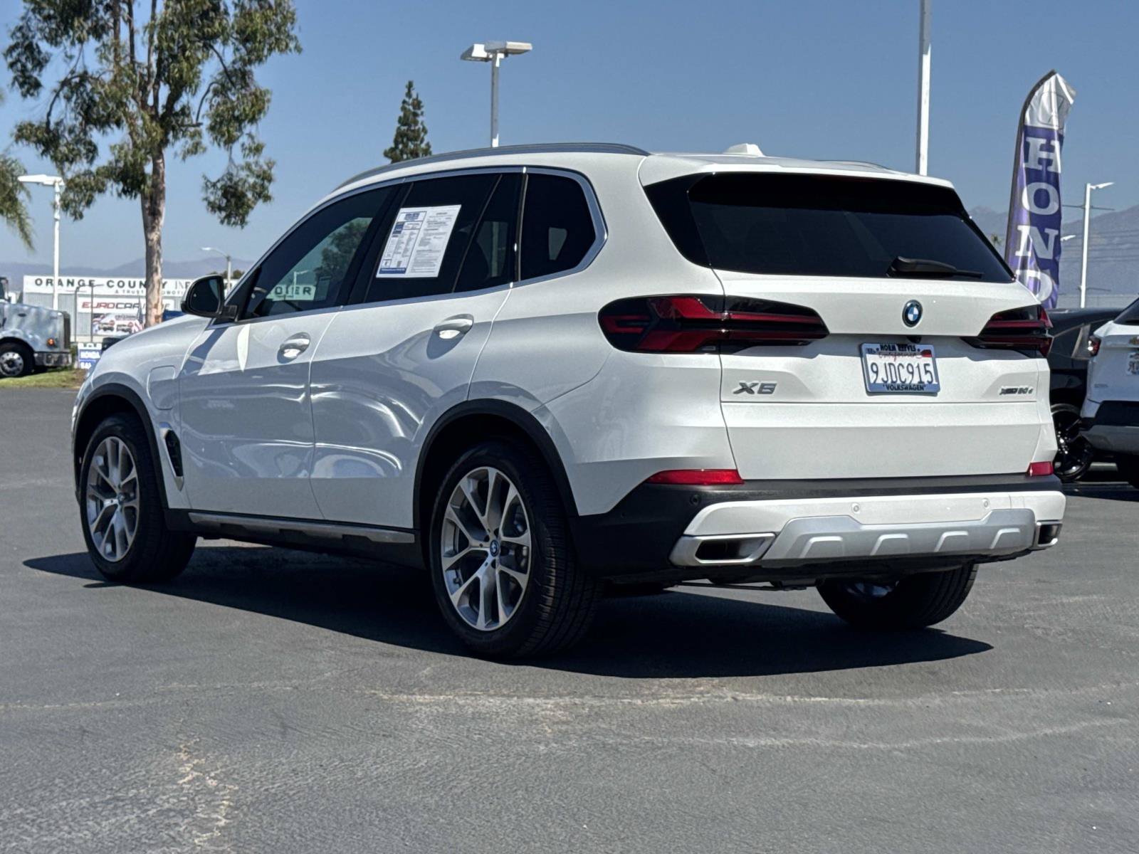 Used 2024 BMW X5 xDrive50e w/ Parking Assistance Package AWD/4WD image 3