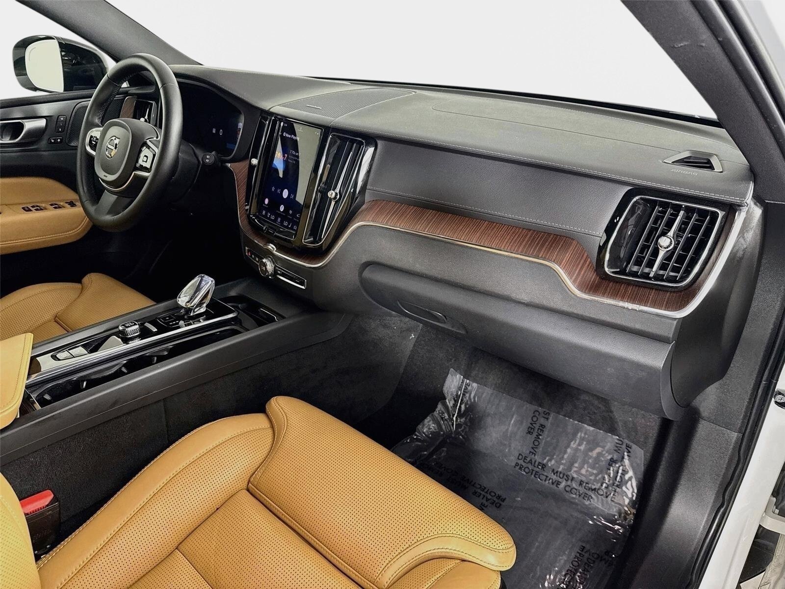 Used 2023 Volvo XC60 T8 Ultimate w/ Climate Package AWD/4WD image 32