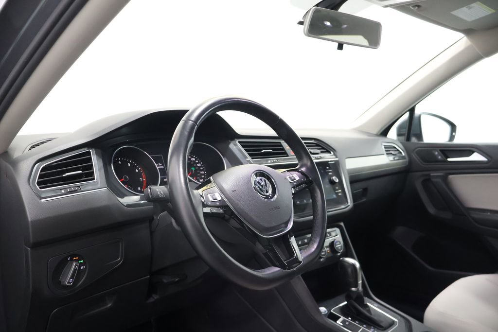 Used 2019 Volkswagen Tiguan SE w/ Panoramic Sunroof Package image 15