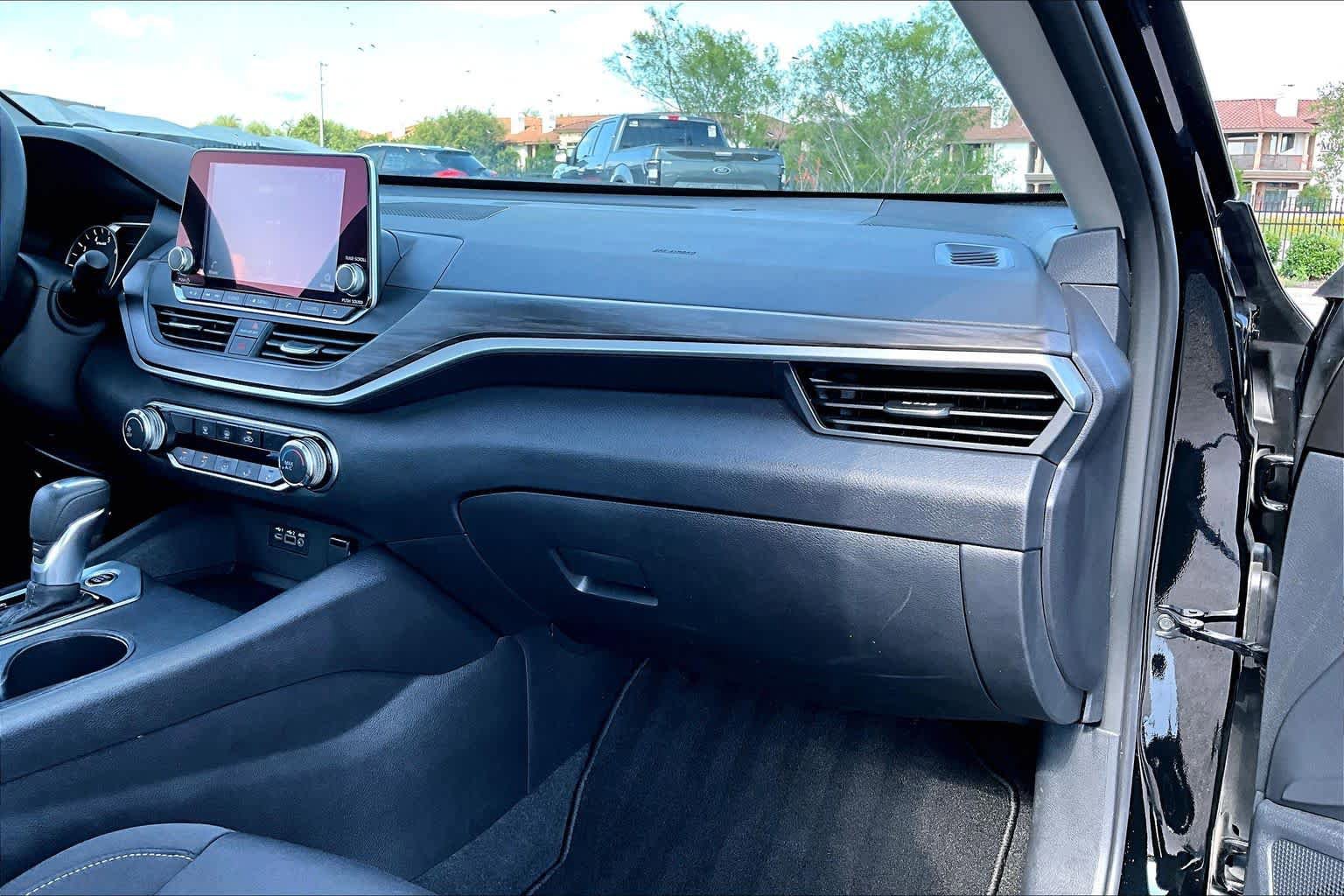 Used 2025 Nissan Altima 2.5 SV FWD image 19