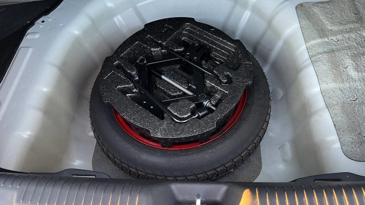 Used 2013 Hyundai Elantra GLS image 24