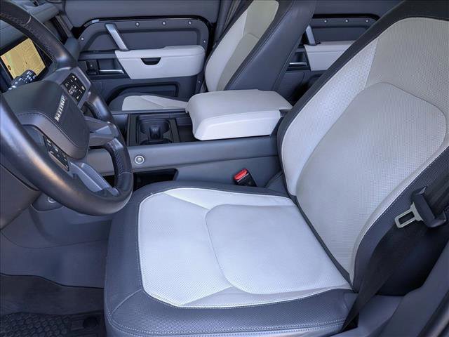 Used 2024 Land Rover Defender 110 X-Dynamic SE image 15