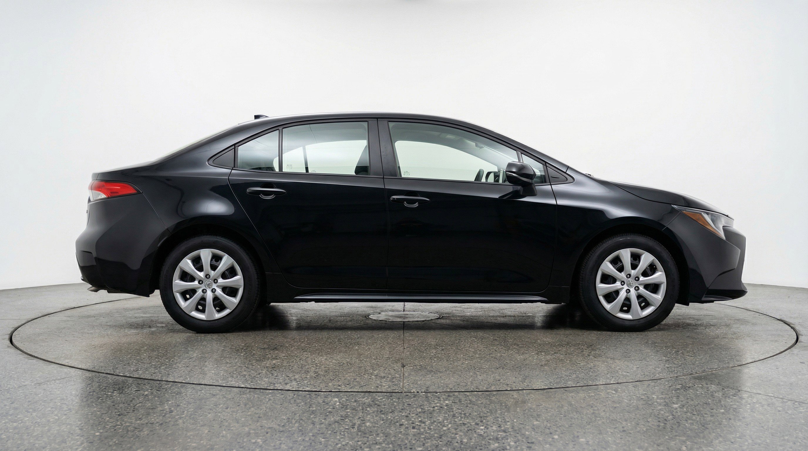 Used 2025 Toyota Corolla LE image 11