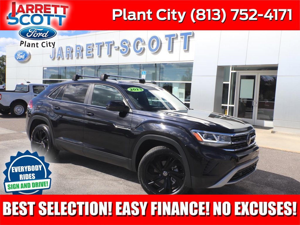 Used 2023 Volkswagen Atlas Cross Sport SE w/ Panoramic Sunroof Package FWD image 1