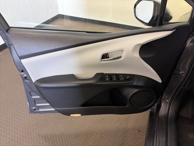 Used 2017 Toyota Prius Prime Advanced w/ Carpet Mat Package image 14