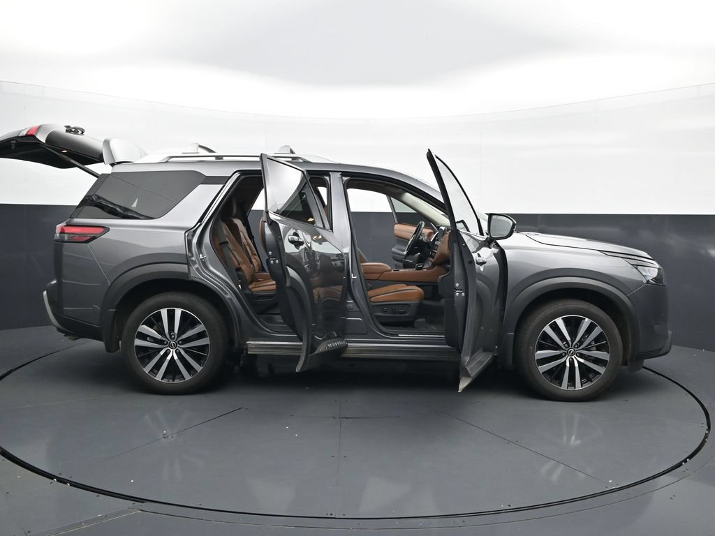 Used 2025 Nissan Pathfinder Platinum AWD/4WD image 50