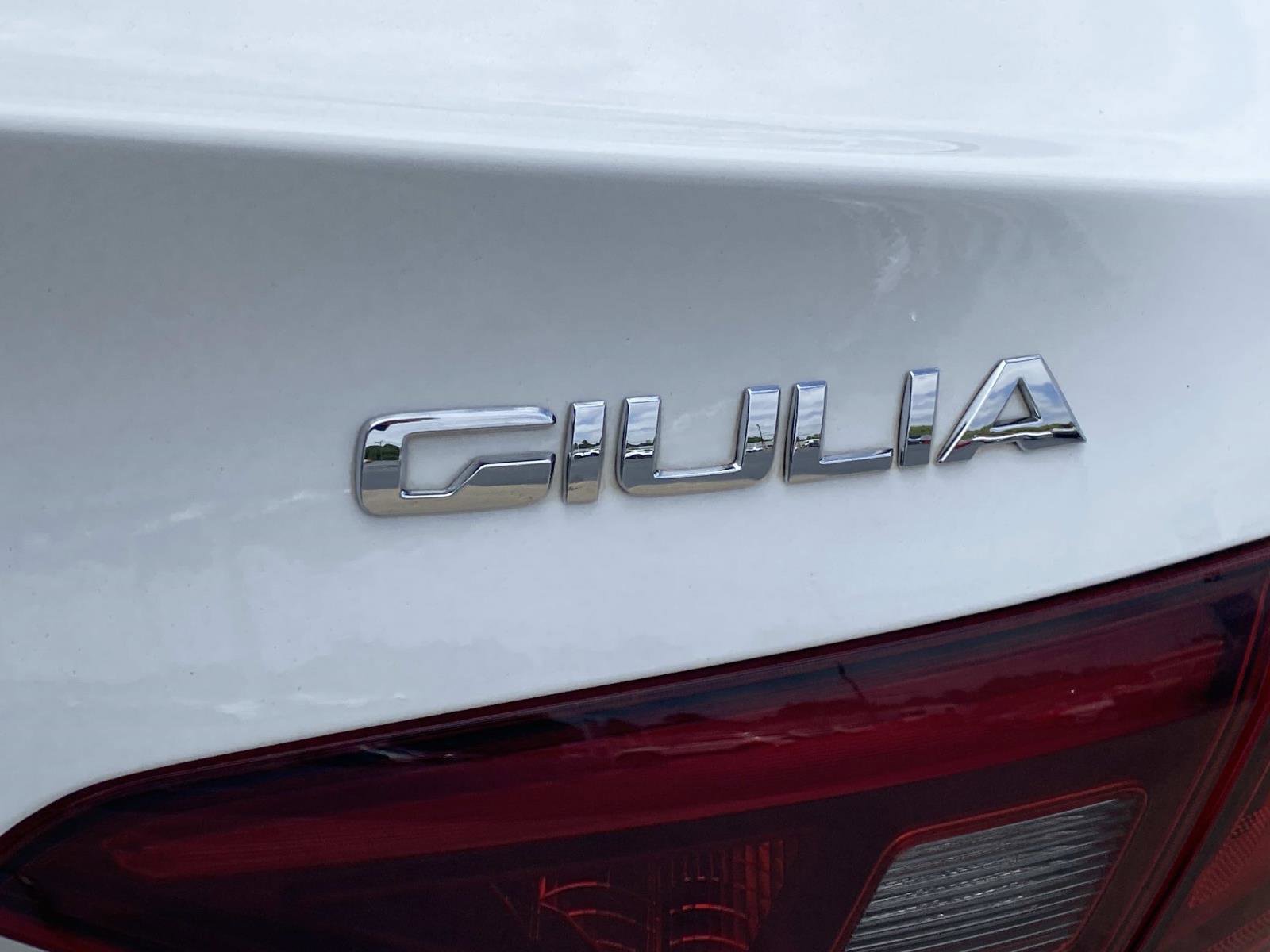 Used 2022 Alfa Romeo Giulia Veloce RWD image 8