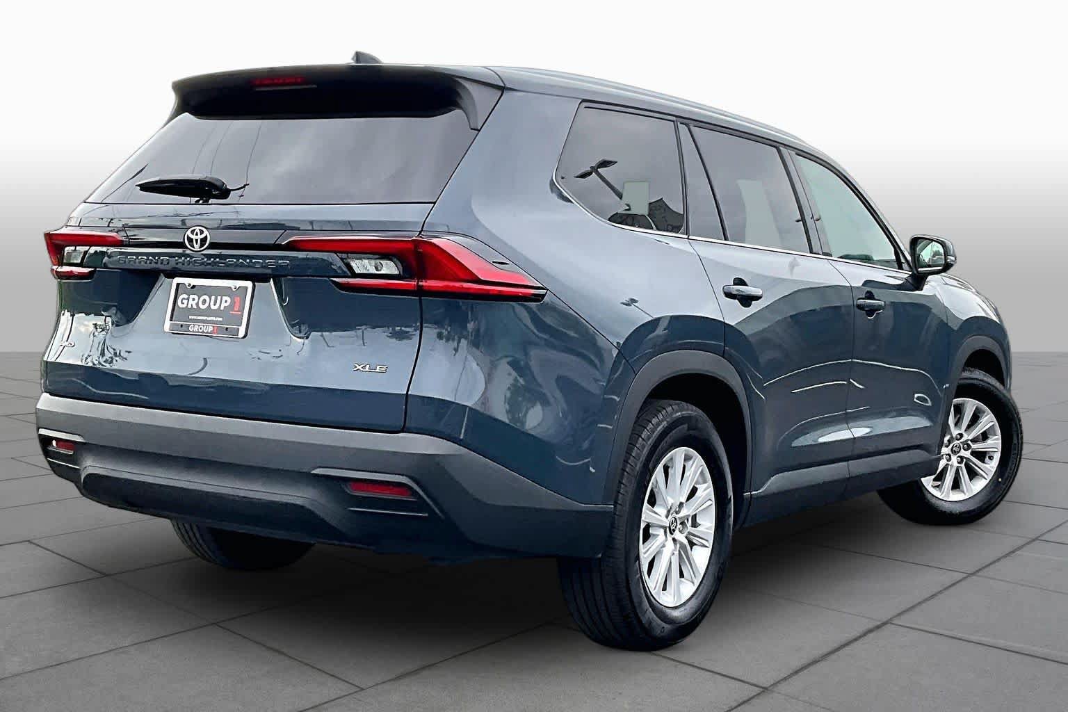 Used 2025 Toyota Grand Highlander AWD image 13