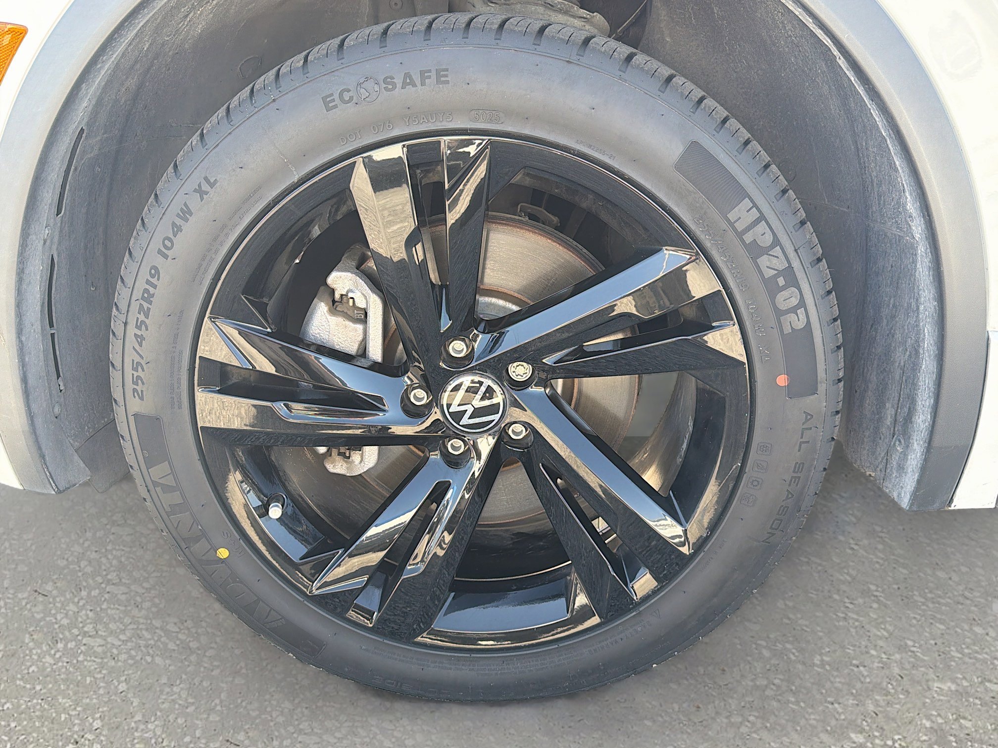 Used 2023 Volkswagen Tiguan SE R-Line image 39