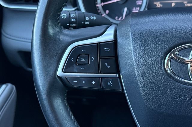 Used 2022 Toyota Highlander XLE AWD/4WD image 32