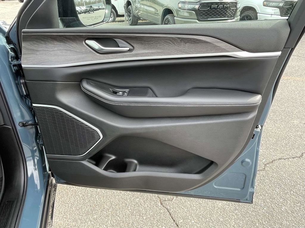 New 2026 Jeep Grand Cherokee L Limited image 13