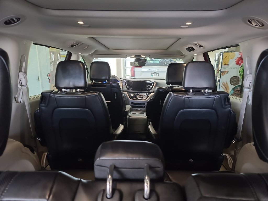 Used 2017 Chrysler Pacifica Limited FWD image 14