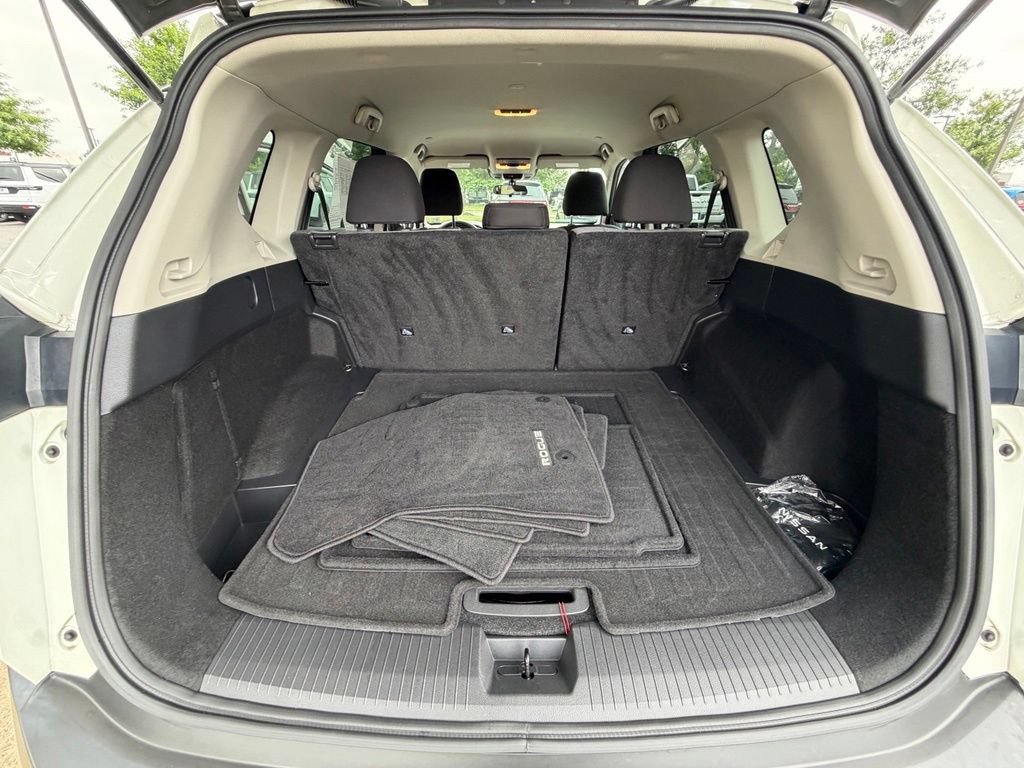 Used 2023 Nissan Rogue SV AWD/4WD image 32