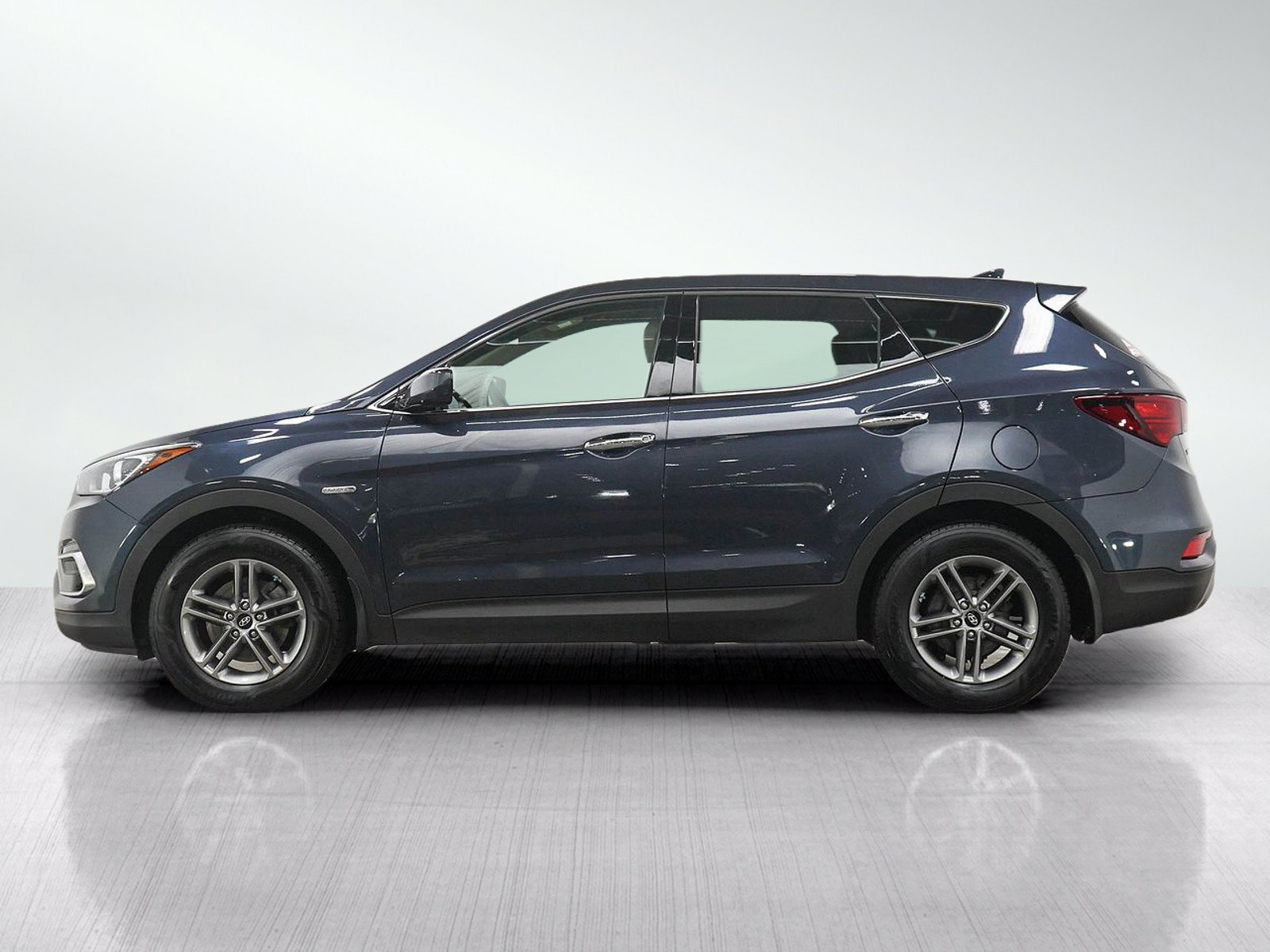Used 2017 Hyundai Santa Fe Sport FWD image 2