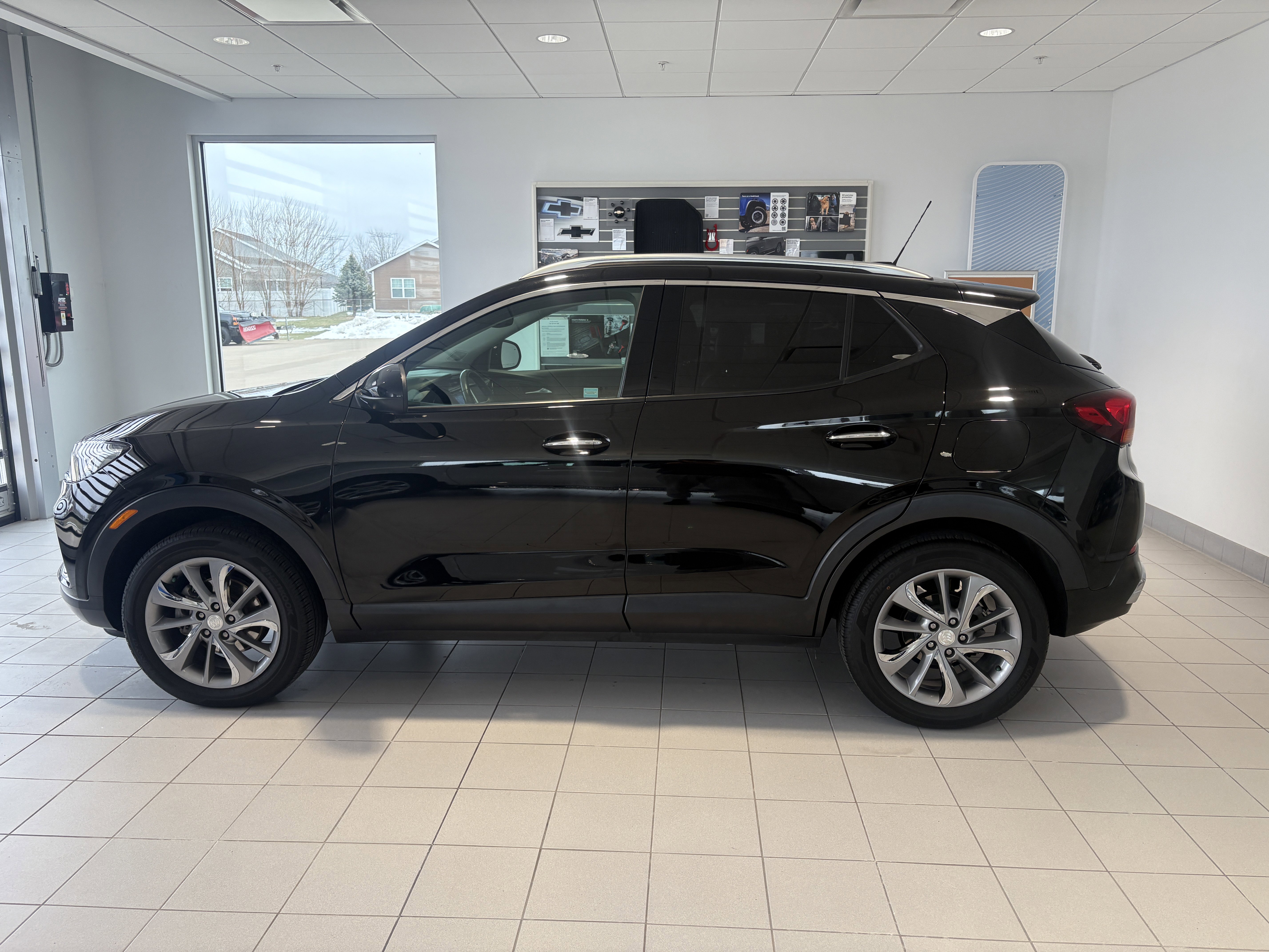 Used 2023 Buick Encore GX Essence w/ Experience Buick Package image 2