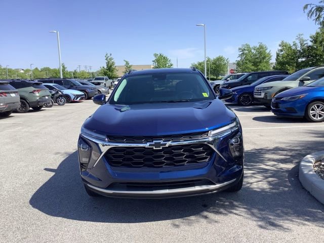 Used 2024 Chevrolet Trax LT w/ Driver Confidence Package FWD image 2