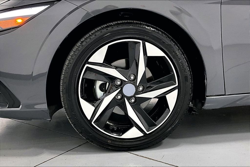 Certified 2025 Hyundai Elantra SEL image 11