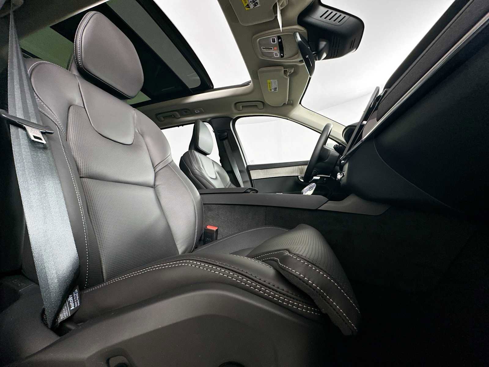 New 2025 Volvo XC90 T8 Plus w/ Protection Package Premier image 27