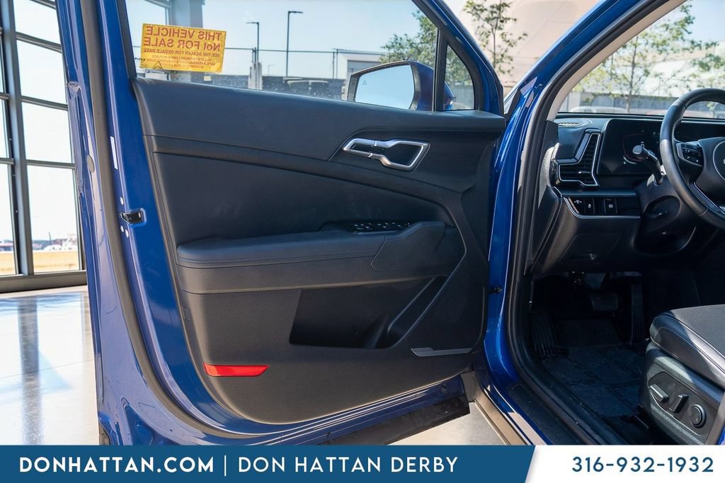 Used 2025 Kia Sportage EX FWD image 17