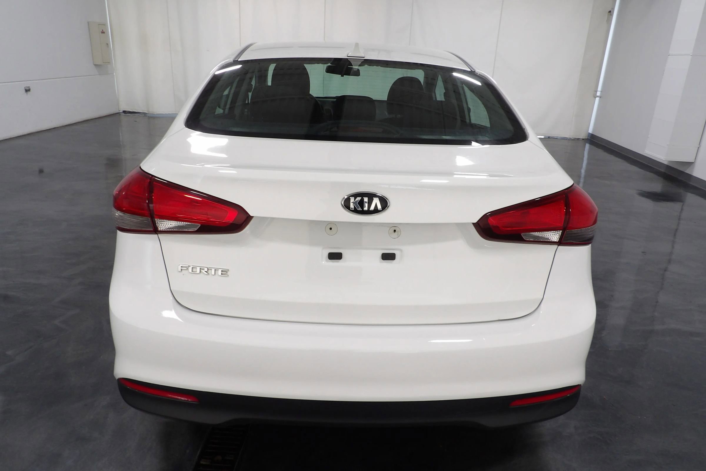 Used 2017 Kia Forte LX image 5