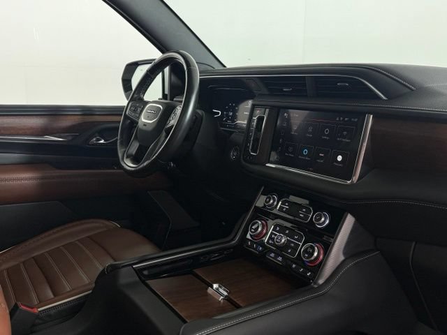Used 2023 GMC Yukon XL Denali Ultimate w/ LPO, Floor Liner Package AWD/4WD image 18