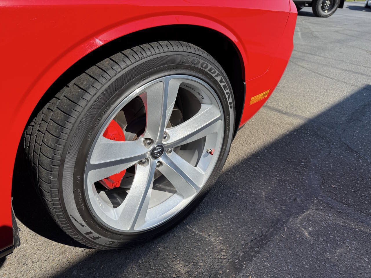 Used 2009 Dodge Challenger SRT8 w/ SRT Option Group II RWD image 21