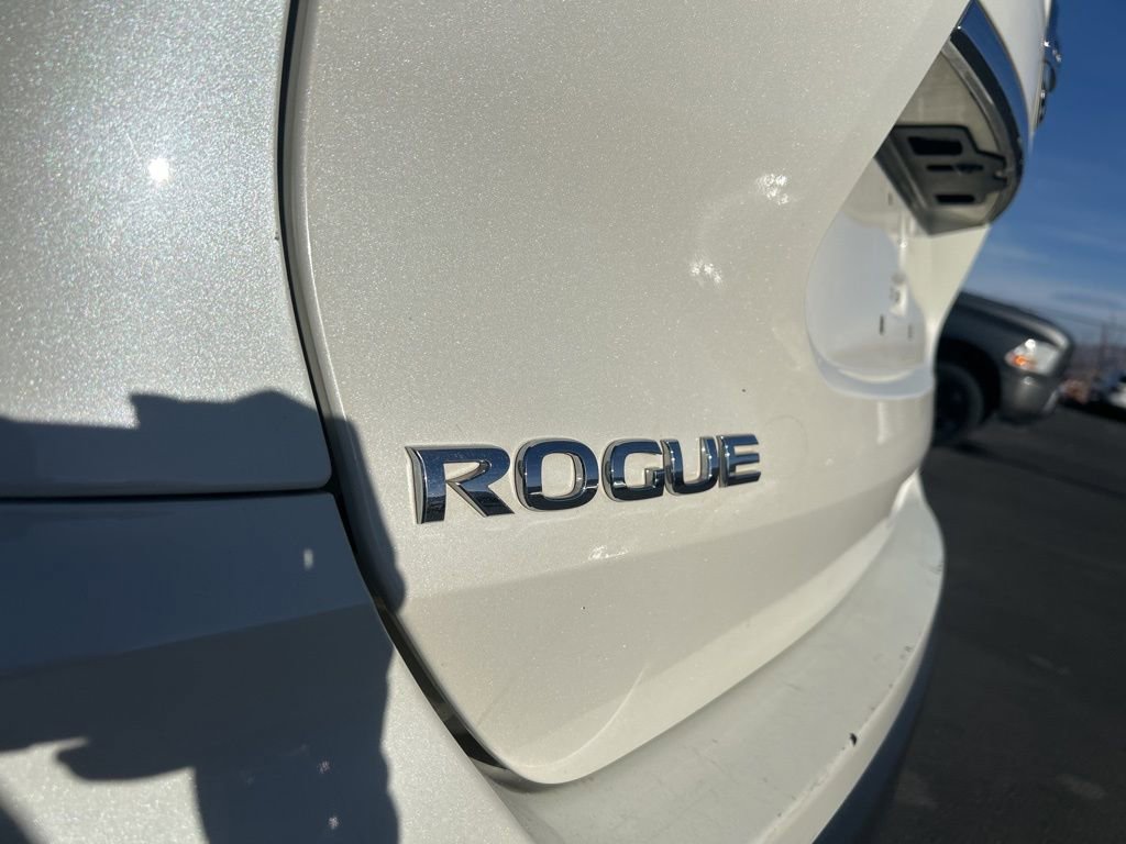 Used 2017 Nissan Rogue SV image 20