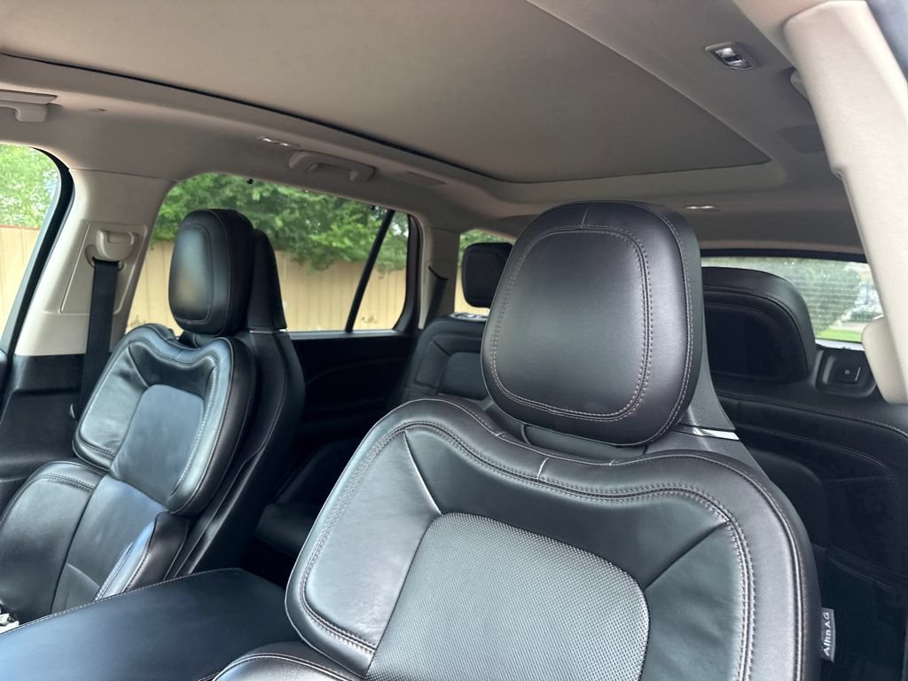 Used 2022 Lincoln Aviator Grand Touring w/ Equipment Group 301A AWD/4WD image 11