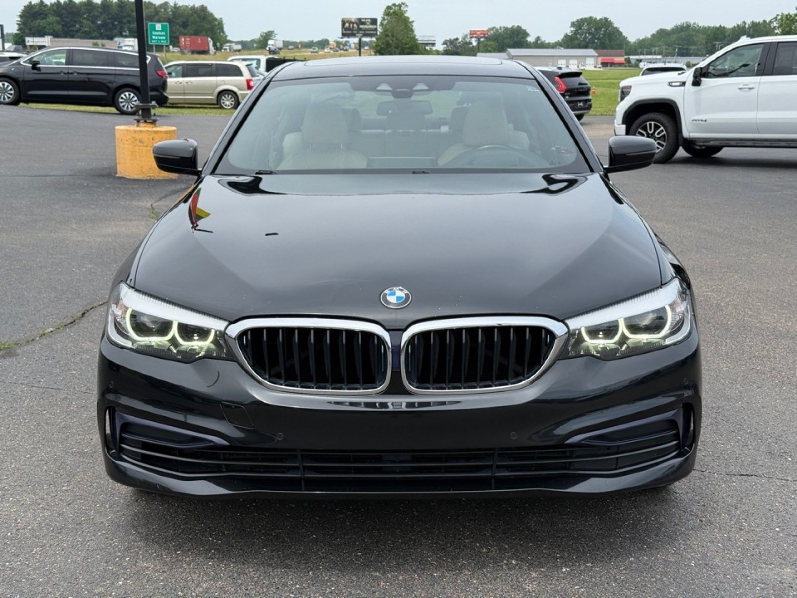 Used 2019 BMW 530e xDrive w/ Convenience Package AWD/4WD image 3