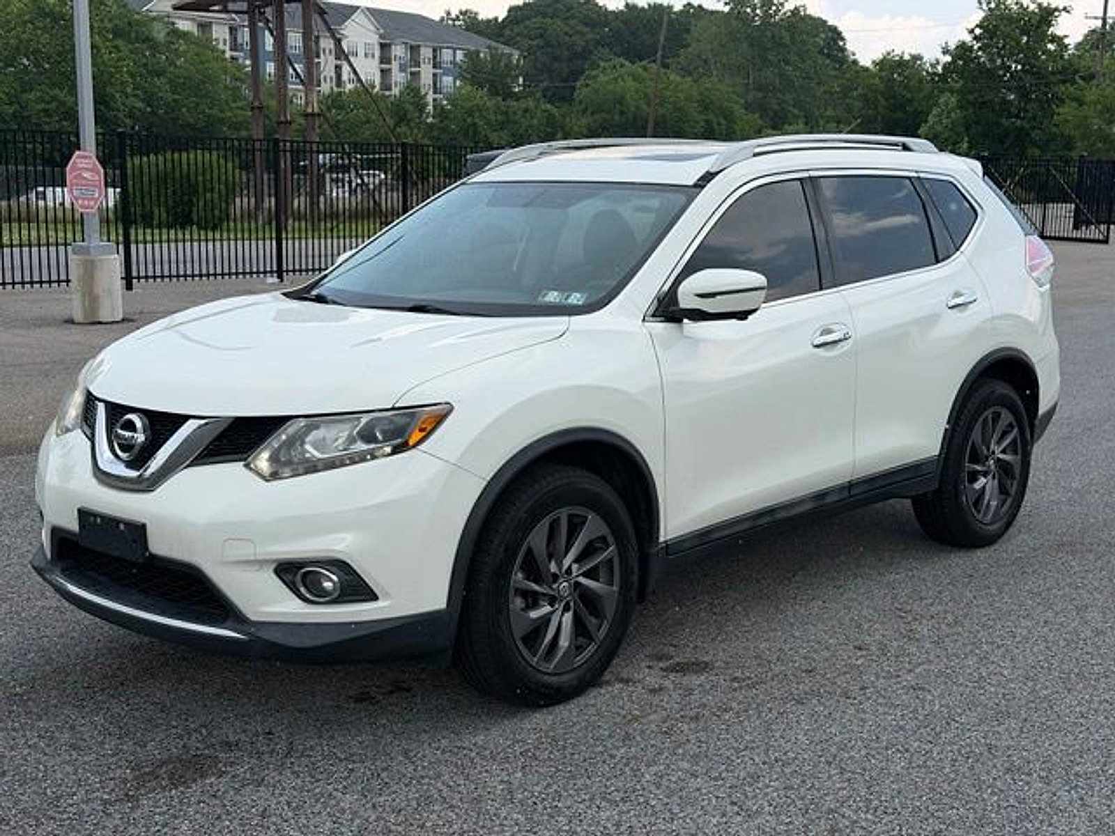 Used 2016 Nissan Rogue SL w/ SL Premium Package AWD/4WD image 3