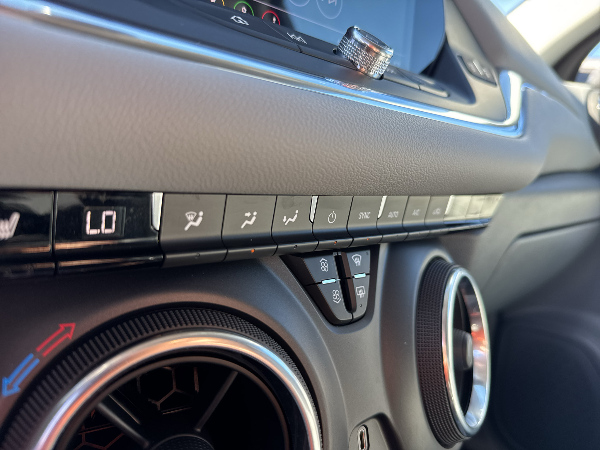 Used 2022 Chevrolet Blazer LT FWD image 13