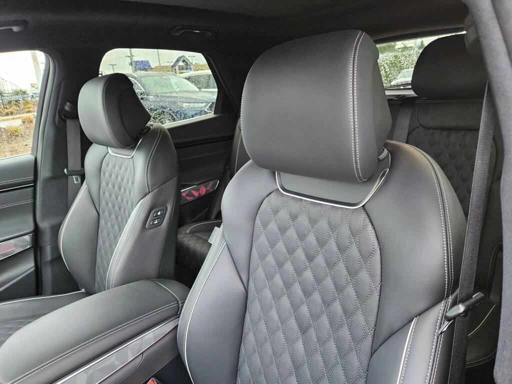Used 2025 Genesis GV70 3.5T Sport w/ Sport Advanced Package image 23
