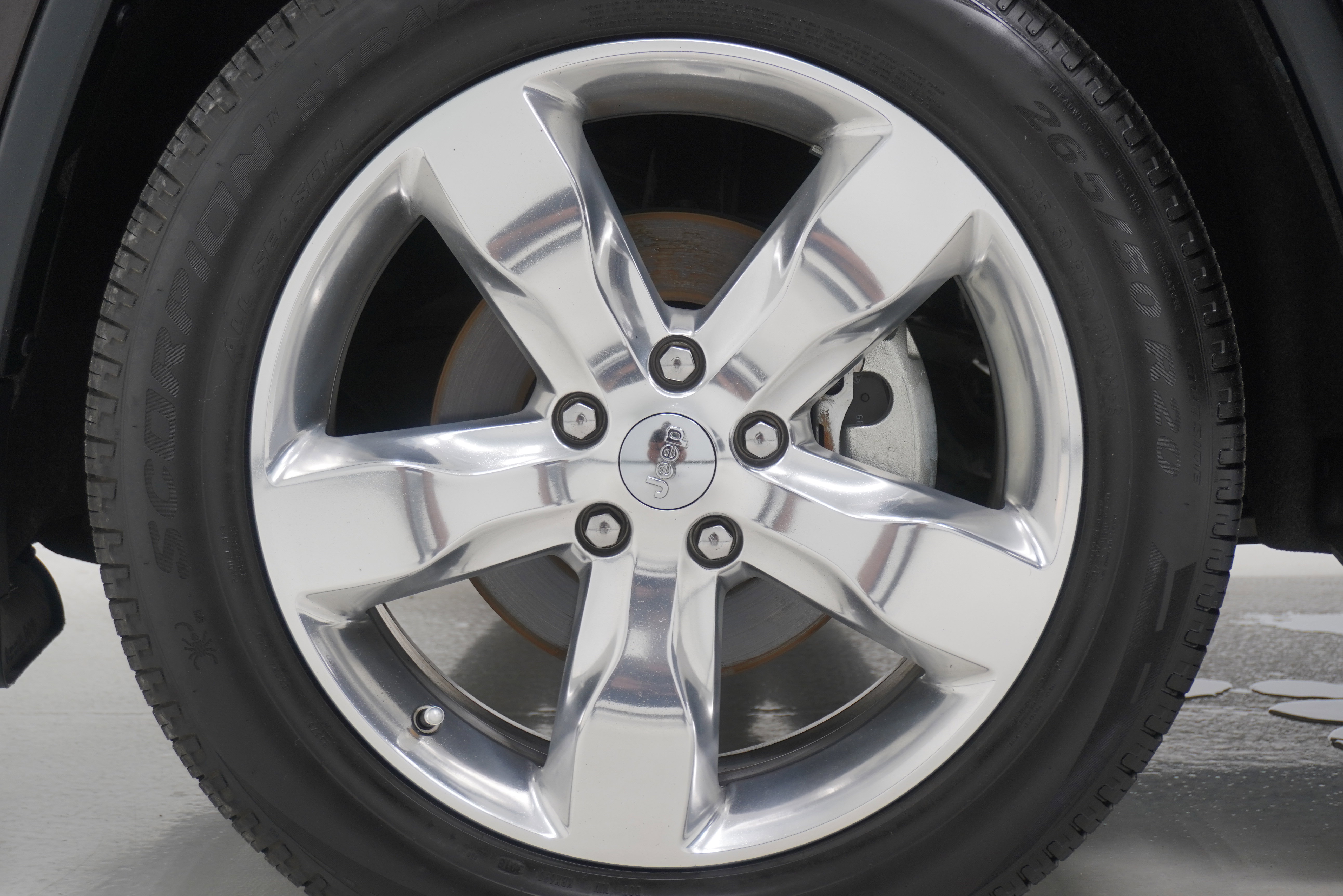 Used 2013 Jeep Grand Cherokee Overland Summit image 27