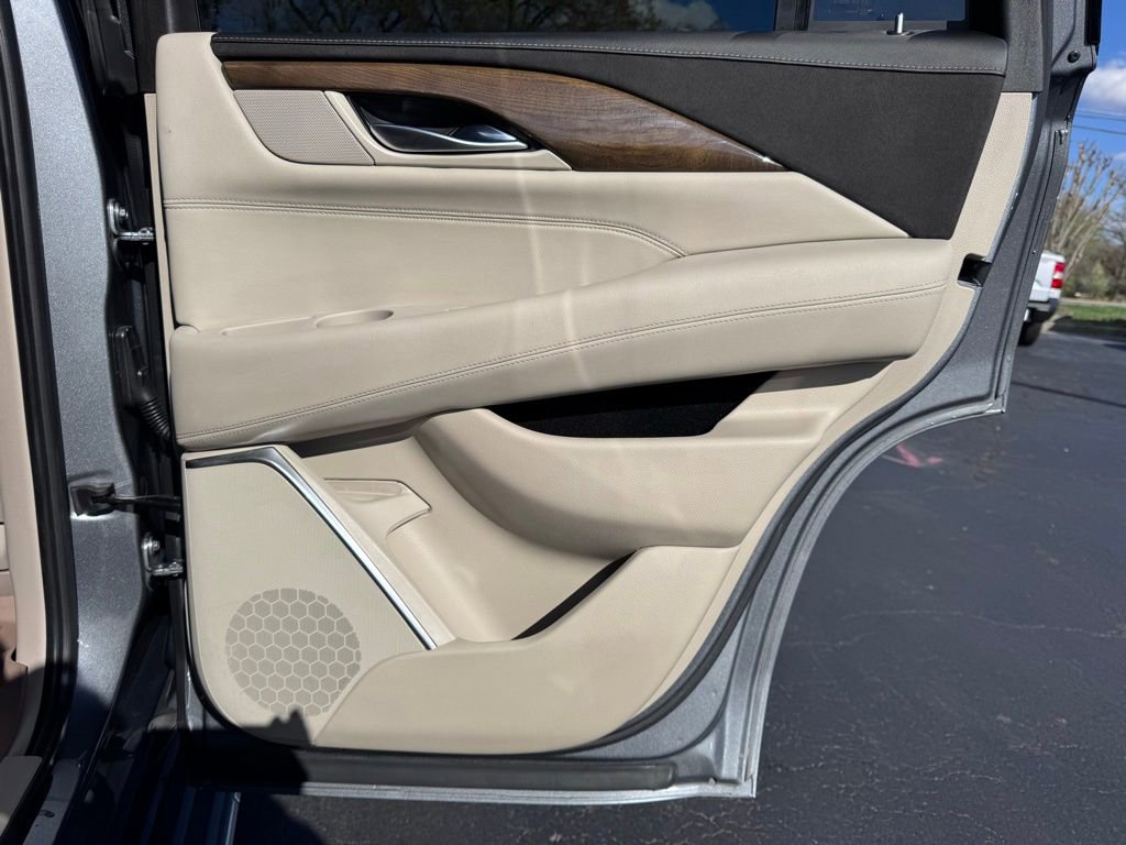 Used 2019 Cadillac Escalade Luxury image 29