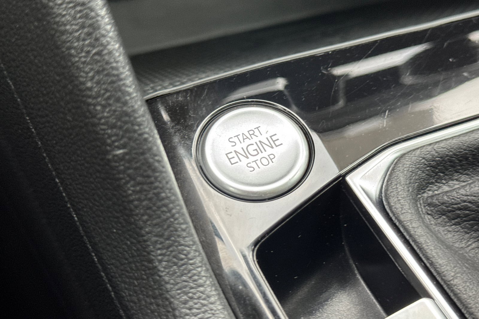 Certified 2022 Volkswagen Taos SEL w/ Panoramic Sunroof Package image 24